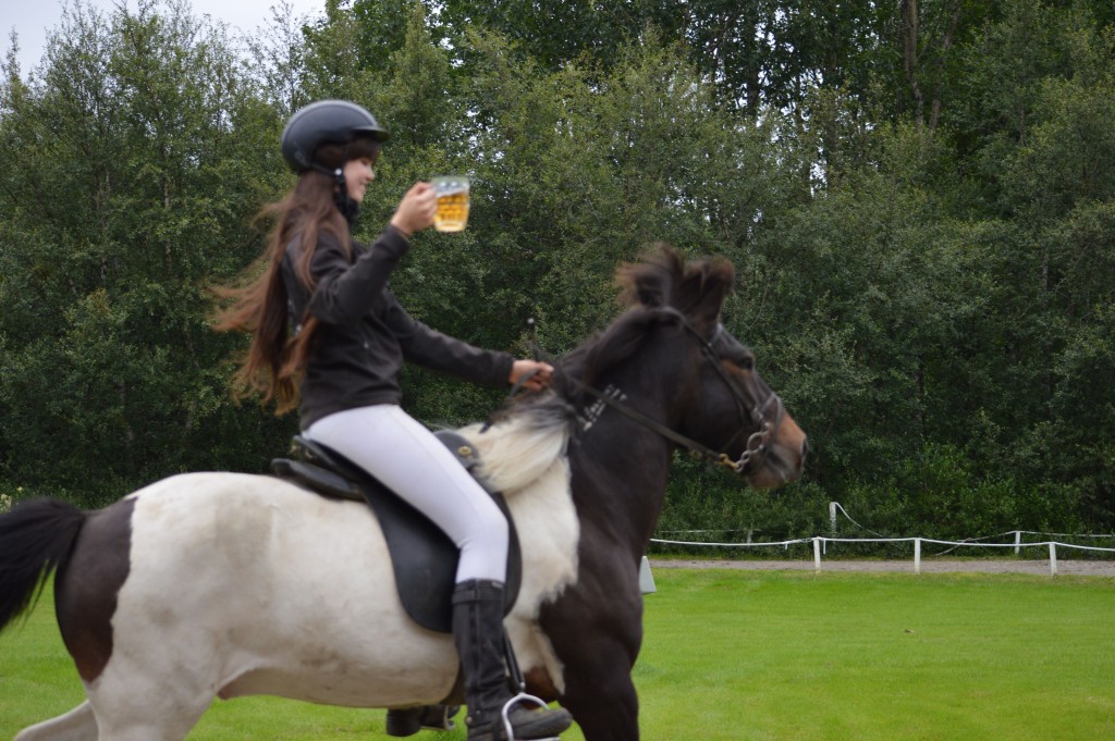 Day-1-Fredheimer-girl-with-beer-good-1024x681.jpg