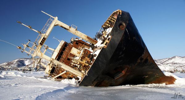 Frozen-ship-Arctic-Russia_resultat.jpg